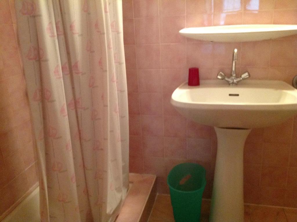 Maison Notre Dame De La Treille Lourdes Room photo